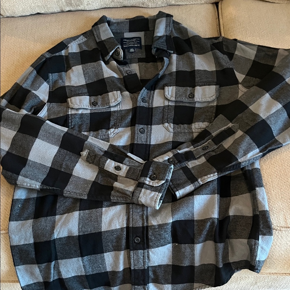 American Eagle Outfitters Black and Gray Plaid flannel Button Down Shirt